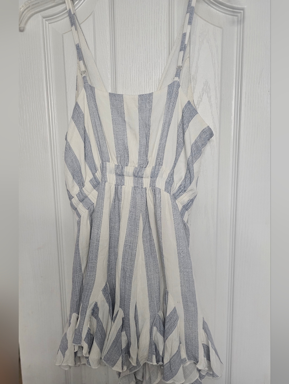 Luxxel striped romper, a flowy, light blue and white striped piece Size Large - Picture 4 of 12